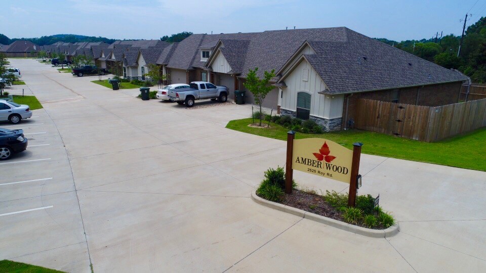 Amber Wood Townhome in Tyler, TX - Building Photo