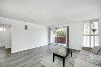 College Corner in Los Angeles, CA - Building Photo - Interior Photo