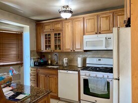 225 St Pauls Ave, Unit 7K in Jersey City, NJ - Building Photo