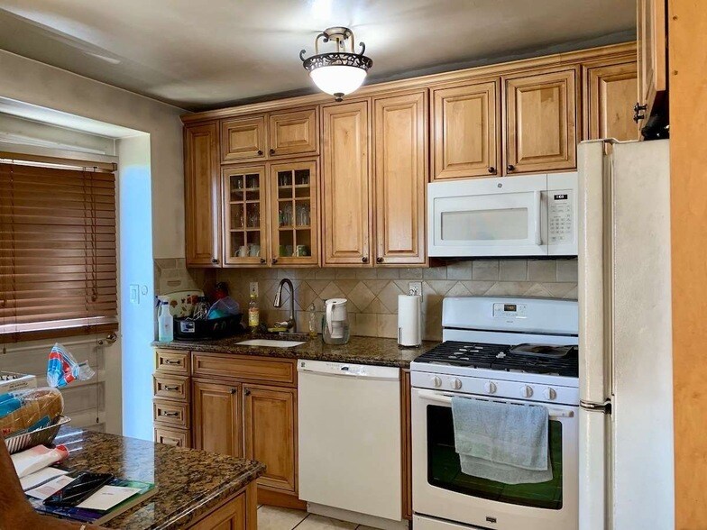 225 St Pauls Ave, Unit 7K in Jersey City, NJ - Building Photo