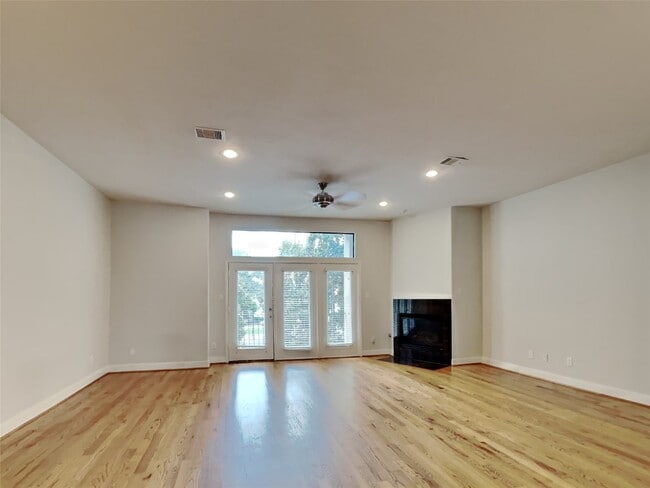6909 Staffordshire Blvd