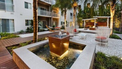 1220 E Cumberland Ave in Tampa, FL - Building Photo - Building Photo