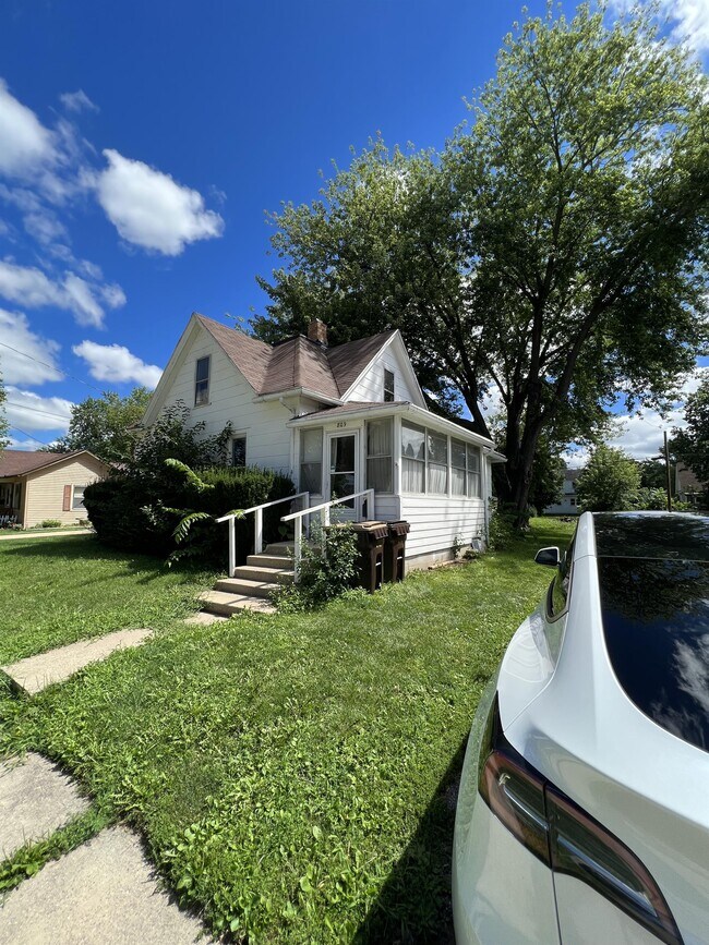809 S 5th St in Oregon, IL - Building Photo - Building Photo