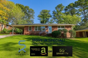 1052 Holly Cir in Forest Park, GA - Building Photo