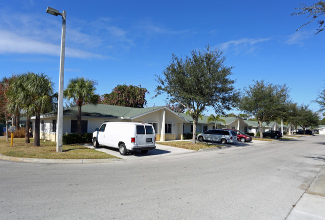 Main Street Village in Immokalee, FL - Foto de edificio - Building Photo