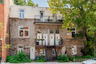 3026 Saint-Antoine Rue O in Montréal, QC - Building Photo