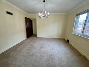 234 E Pleasant St, Unit B in Davenport, IA - Foto de edificio - Building Photo