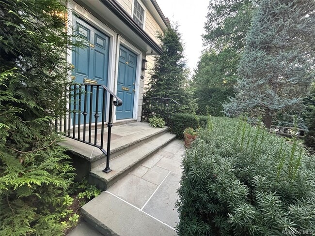 26 Dunes Ln in Port Washington, NY - Building Photo - Building Photo
