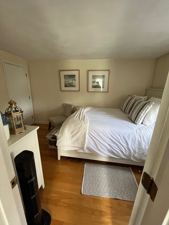 123 Hibbert St, Unit 4 in Arlington, MA - Building Photo - Building Photo