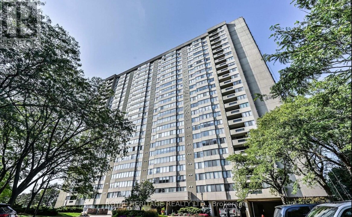 2350-2350 Bridletowne Cir in Toronto, ON - Building Photo