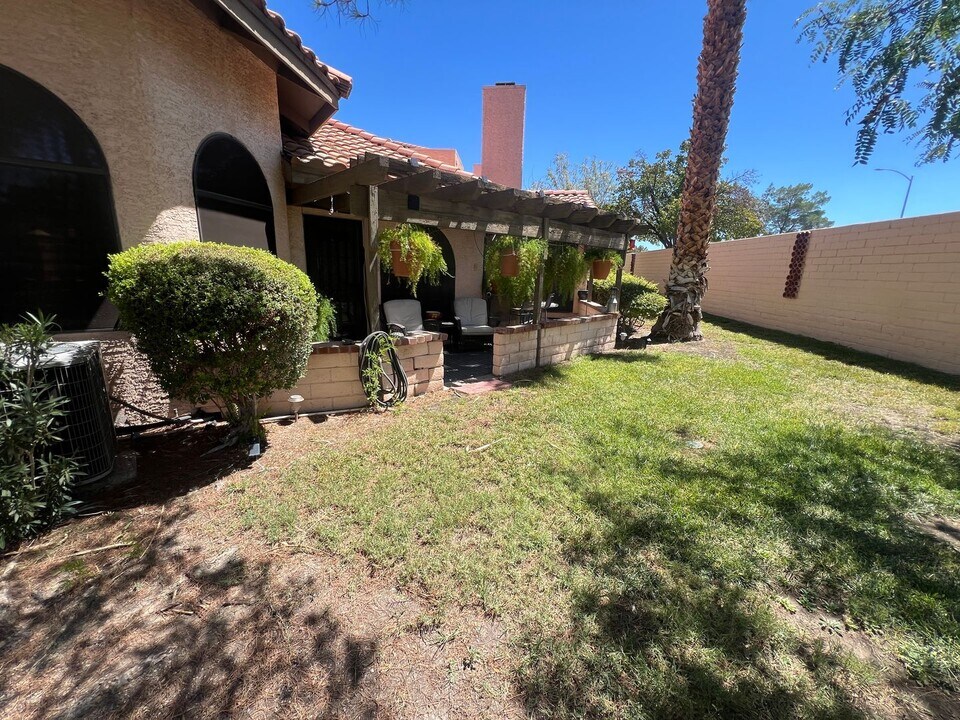 2853 Laguna Dulce Way in Las Vegas, NV - Foto de edificio