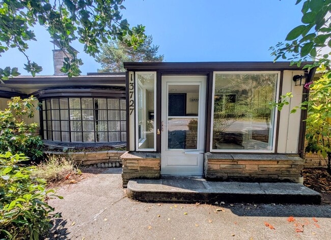13727 35th Ave NE in Seattle, WA - Building Photo - Building Photo