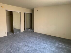 1427 Saltair S Ave, Unit 301 in Los Angeles, CA - Building Photo - Building Photo