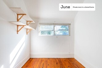 Room in Shared 2 bed/1 bath home in Chicago, IL - Building Photo - Building Photo
