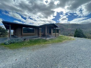 2103 Little Applegate Rd in Jacksonville, OR - Building Photo - Building Photo