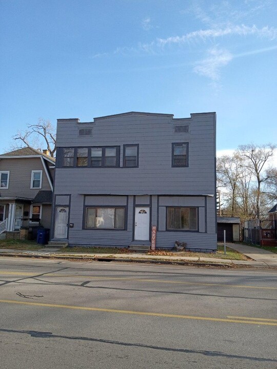 527 S Detroit Ave in Toledo, OH - Building Photo