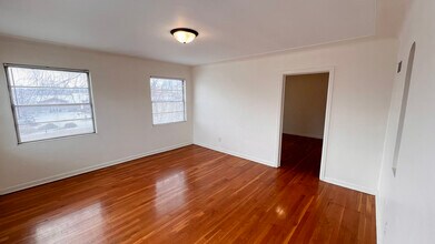 227 W Dunklin St, Unit 4 in Jefferson City, MO - Building Photo - Building Photo