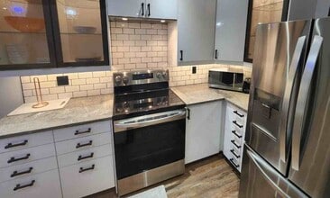 459 A Rosedale Ave in Winnipeg, MB - Building Photo - Building Photo