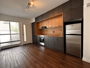 384 Harbour Rd in Victoria, BC - Building Photo - Building Photo
