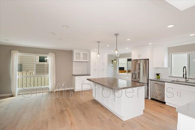 122 S Guadalupe Ave in Redondo Beach, CA - Building Photo - Building Photo