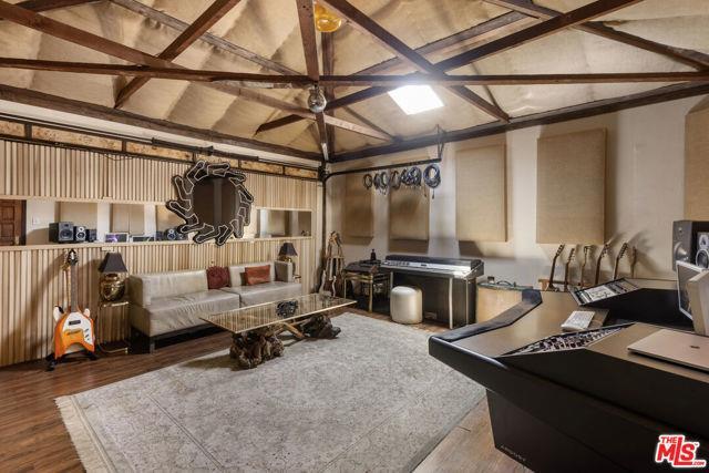 property at 11525 Calvert St