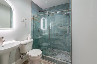 304 Warner St, Unit 2 in Cincinnati, OH - Building Photo - Building Photo
