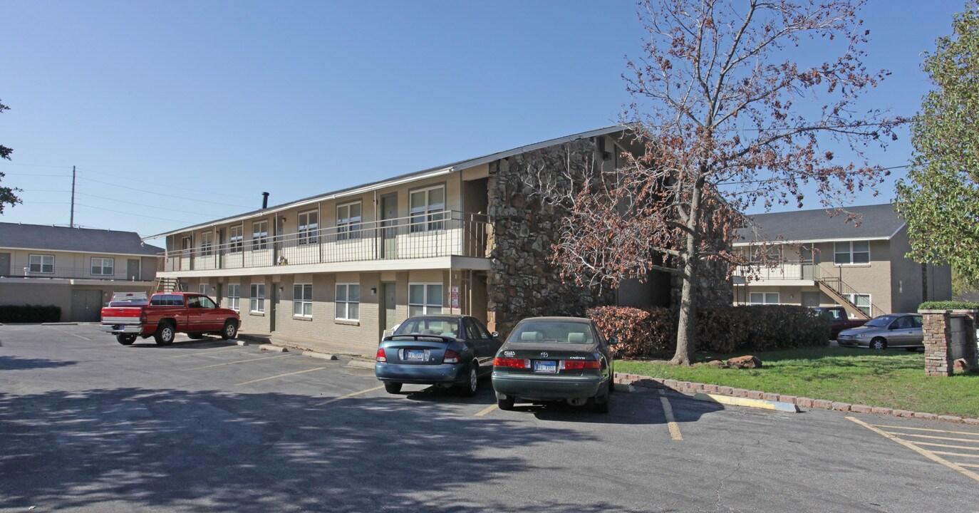 Residences at The Union in Denton, TX - Building Photo