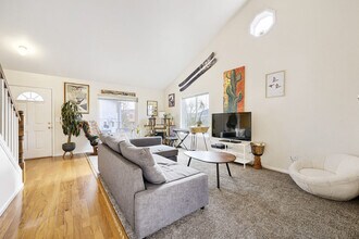 1547 Secrest Ct in Golden, CO - Foto de edificio - Building Photo