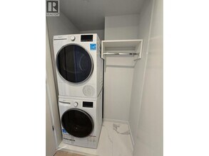 5189 Earles St in Vancouver, BC - Building Photo - Building Photo