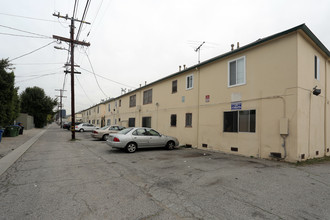 1151 S Fairfax Ave in Los Angeles, CA - Building Photo - Building Photo