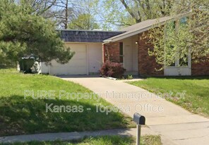 2727 SW Arrowhead Rd in Topeka, KS - Building Photo