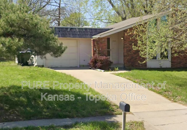 property at 2727 SW Arrowhead Rd