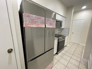 640 Wilcrest Dr in Houston, TX - Building Photo - Building Photo