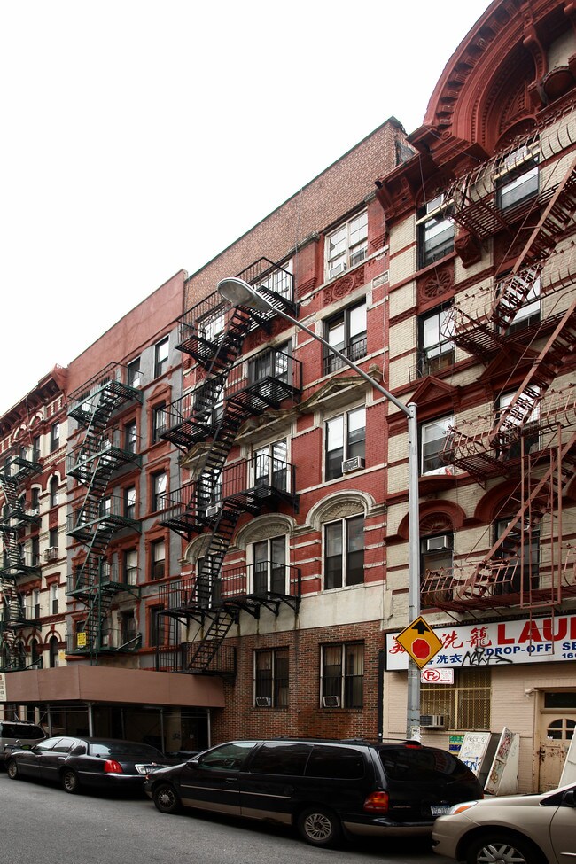 168 Henry St in New York, NY - Building Photo - Building Photo