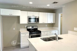 22937 Leadwell St in Los Angeles, CA - Building Photo - Building Photo