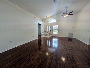 30549 Tremont Dr in Zephyrhills, FL - Building Photo - Building Photo