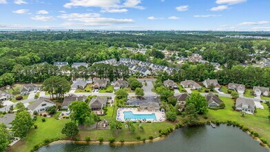 414 Carriage Lake Dr in Little River, SC - Foto de edificio - Building Photo