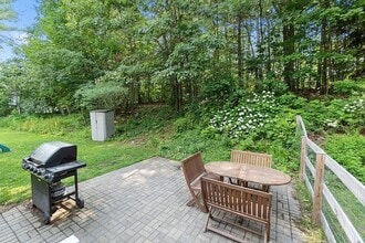 590 Ashby State Rd in Fitchburg, MA - Foto de edificio - Building Photo