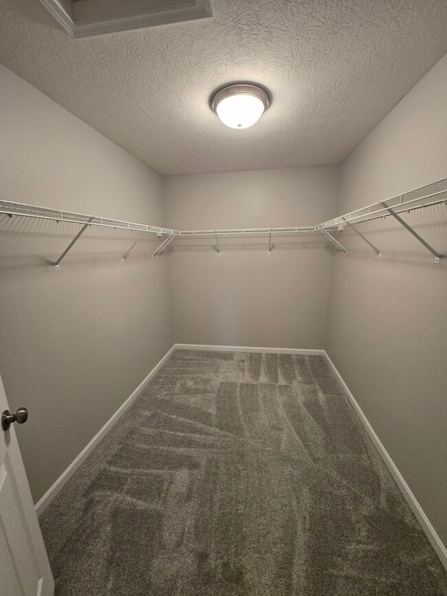 6885 Charlestown Ln in Mason, OH - Foto de edificio - Building Photo