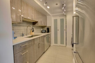 289 Drake St in Vancouver, BC - Building Photo - Building Photo