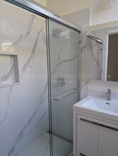 1704 10th Ave in Oakland, CA - Foto de edificio - Building Photo