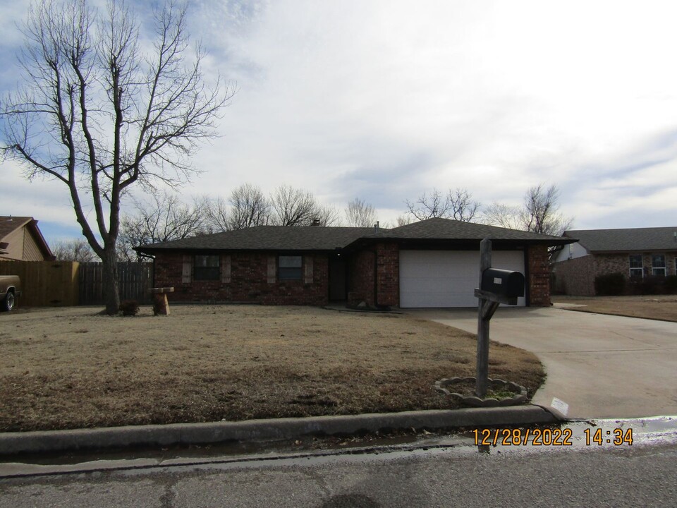 7610 NW Taylor Ave in Lawton, OK - Building Photo