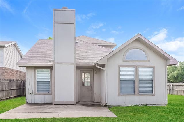 8440 Cloverglen Ln in Fort Worth, TX - Building Photo - Building Photo