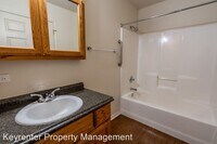 2215 W Wellington St photo'