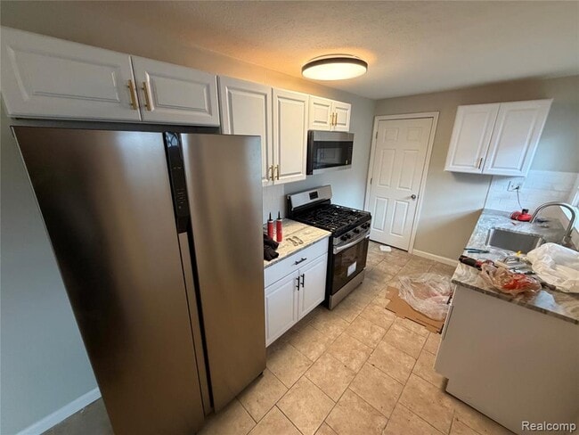 22130 Cora Ave in Farmington Hills, MI - Building Photo - Building Photo