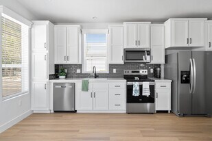 Lakeside Village in Thousand Oaks, CA - Building Photo