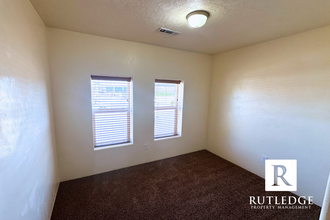 160 S Haskell St in Central Point, OR - Building Photo - Building Photo