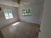 6110 Moncrief Rd in Jacksonville, FL - Building Photo - Building Photo