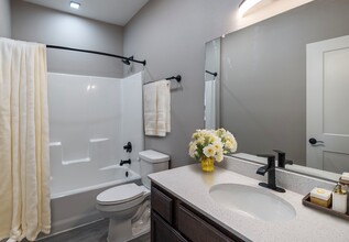 Embassy Apartments in Rogers, AR - Building Photo - Building Photo