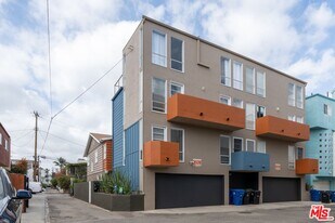 110 Fleet St in Los Angeles, CA - Building Photo